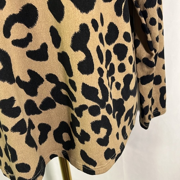 🛍 6 for $35 • NWT HEIMISH USA Animal Print Oh So Soft Knit V-Neck Lounge Top - Picture 9 of 16